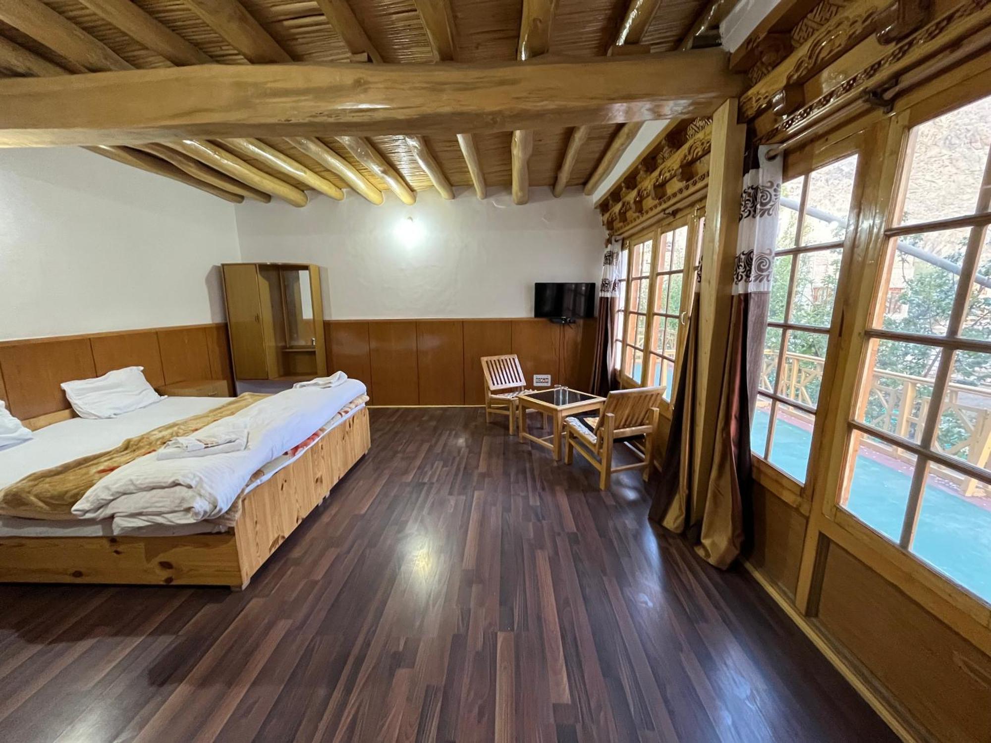 Chubi Sponbo Hotel Leh Exterior photo