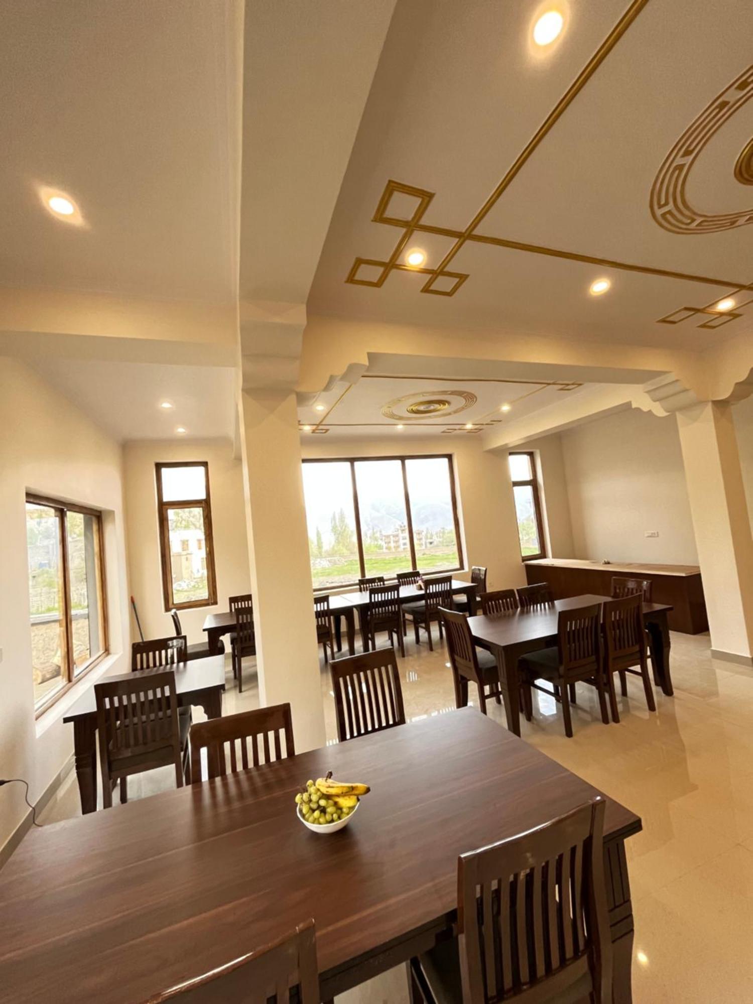 Chubi Sponbo Hotel Leh Exterior photo